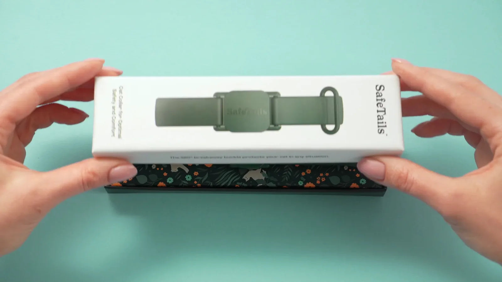 Load video: SafeTails collar unboxing and how it works